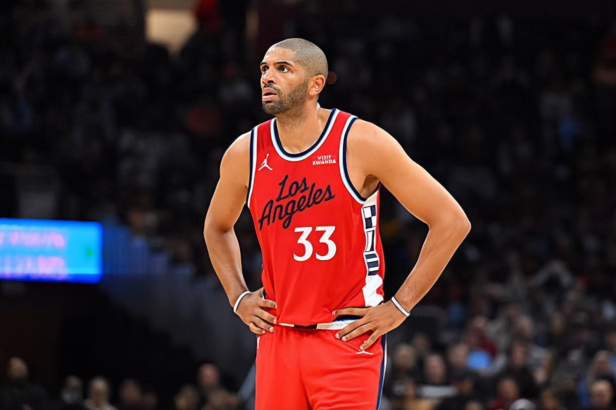 背靠背继续让37岁老将出场，快船为自己的坚持又一次付出了代价？