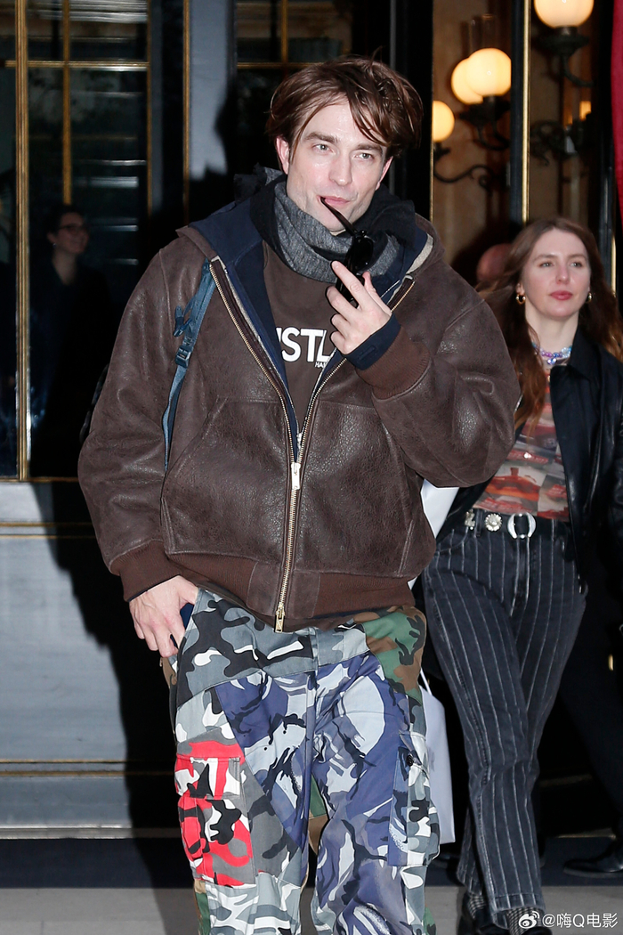 kaiyun-罗伯特帕丁森巴黎迪奥秀后离开酒店|罗伯特·帕丁森|迪奥(Dior)|迪奥（Dior）_新浪娱乐_新浪新闻