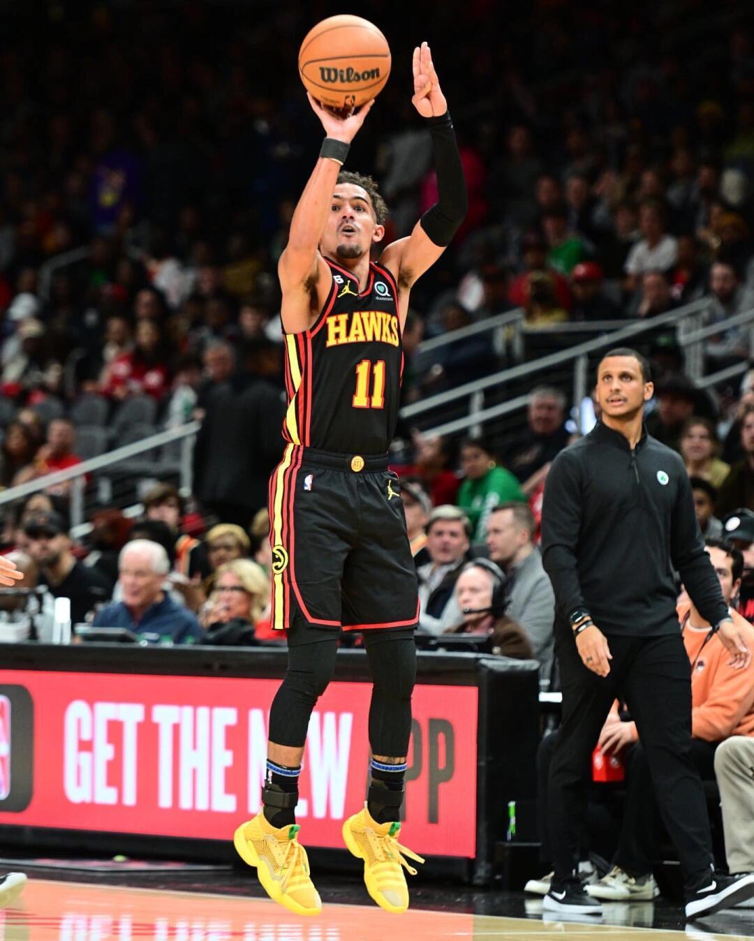 特雷杨冲场护队友遭驱逐 首秀数据离谱 规则与团队情谊该如何平衡